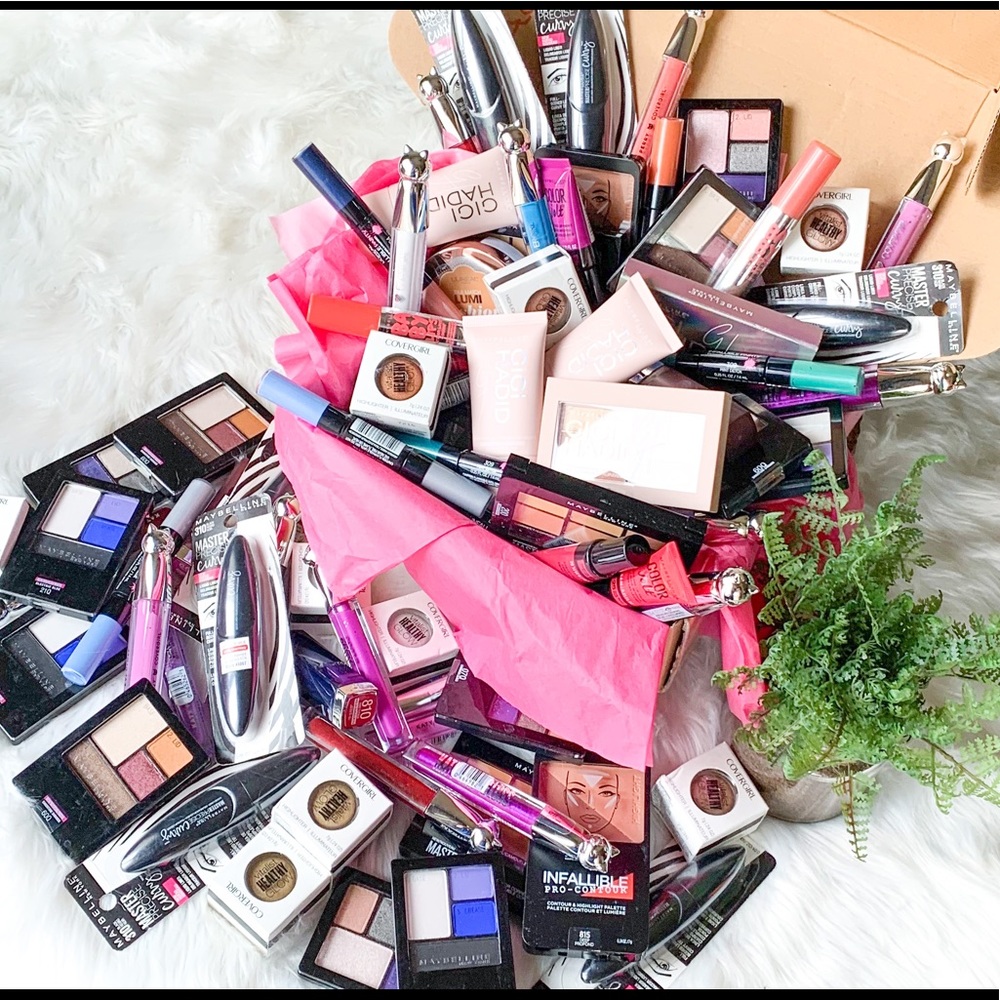 Mystery Makeup Box ~ Beauty Products ~ Surprise!